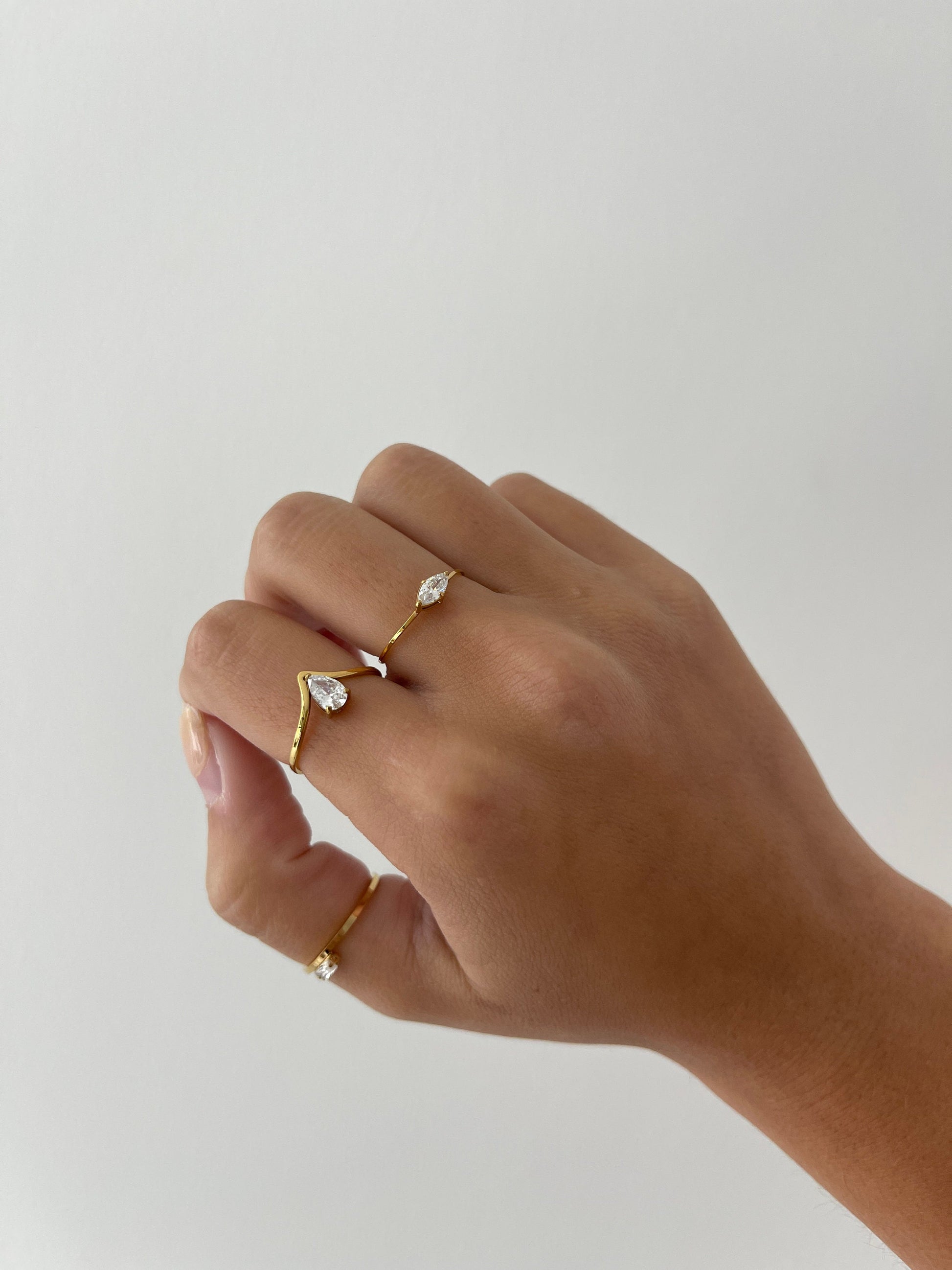 Thin dainty ring, thin gold ring with stone, dainty gold band ring, stackable ring, think gold ring band, thin gold ring band women stone